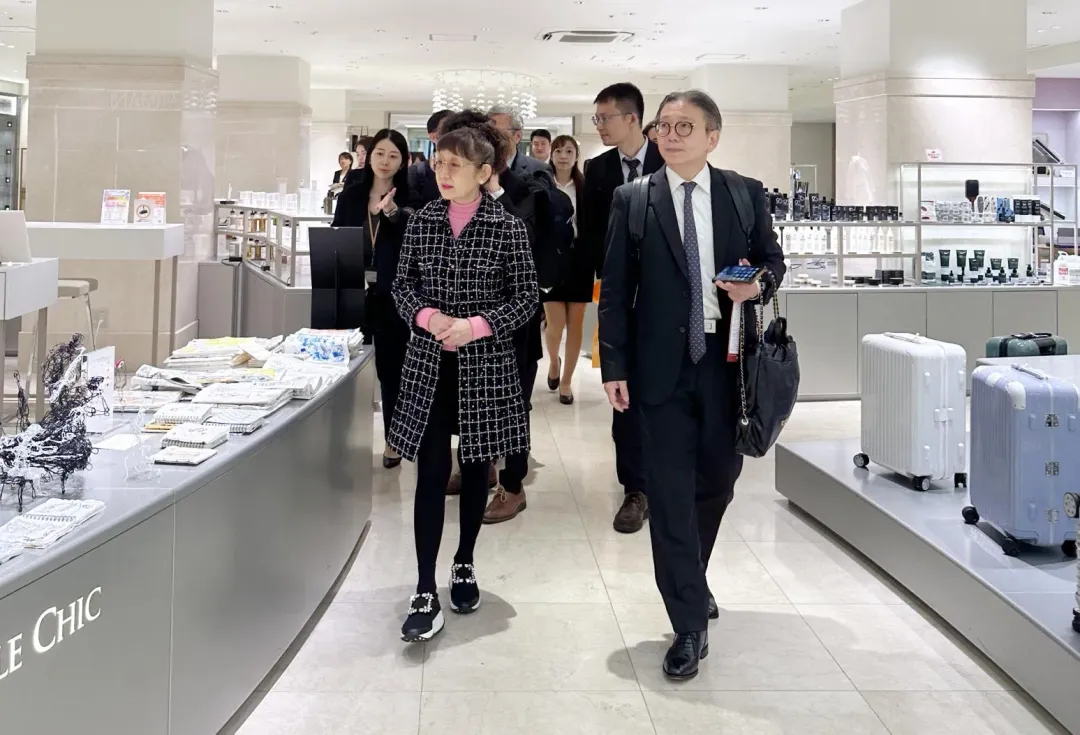 中華民國百貨零售企業協會徐雪芳理事長參訪日本橋高島屋百貨。