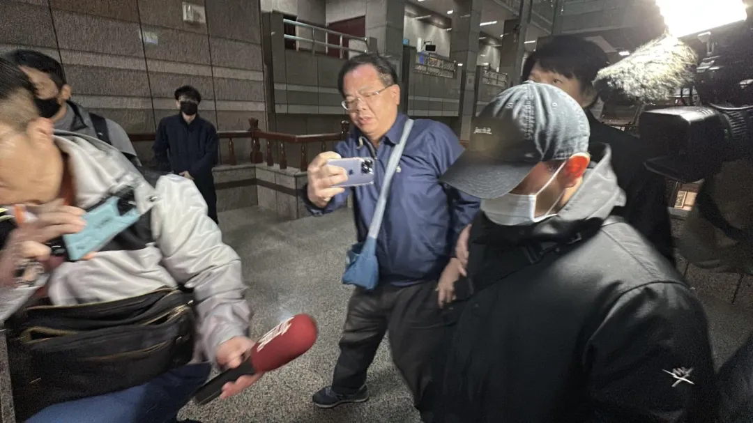 邱軍今下午前往基隆地檢署應訊。（圖／塗豐駿攝）