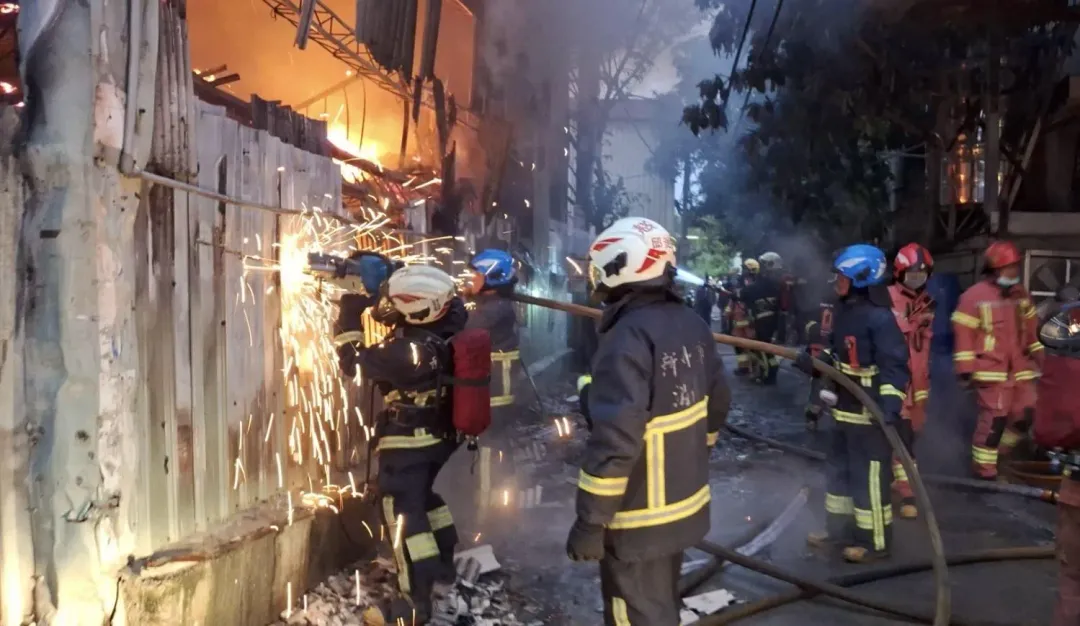 新北市蘆洲發生工廠火警。（圖／翻攝畫面）
