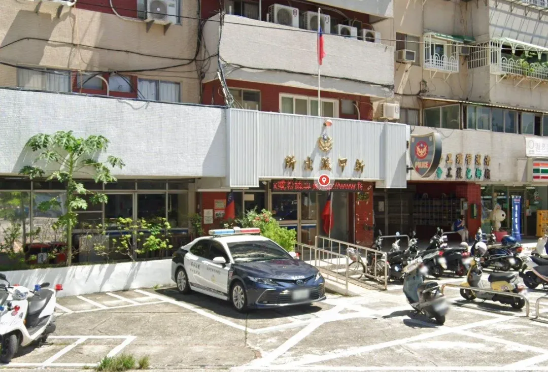高雄鳳山新甲派出所。(圖/Google Map)