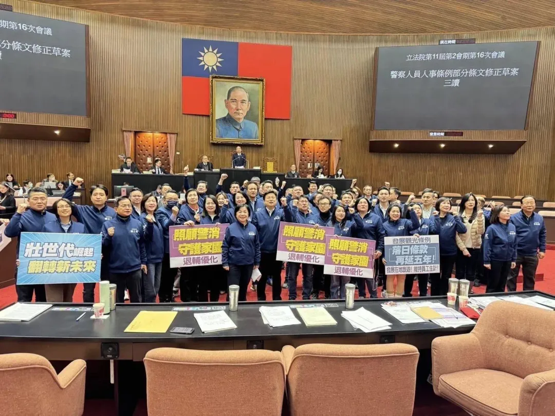 立法院院會7日三讀通過《警察人員人事條例修正案》,將退休警消所得替代率最高提升到80%。(圖取自傅崐萁臉書)