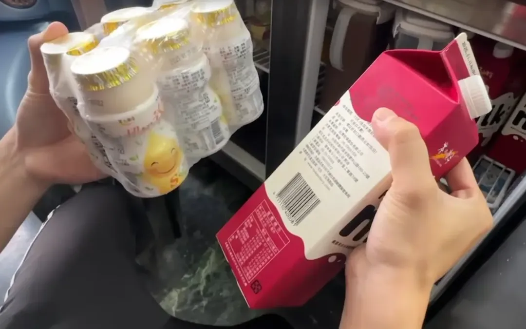 貨車要給飲料店送的牛奶和多多。(圖/翻攝畫面)