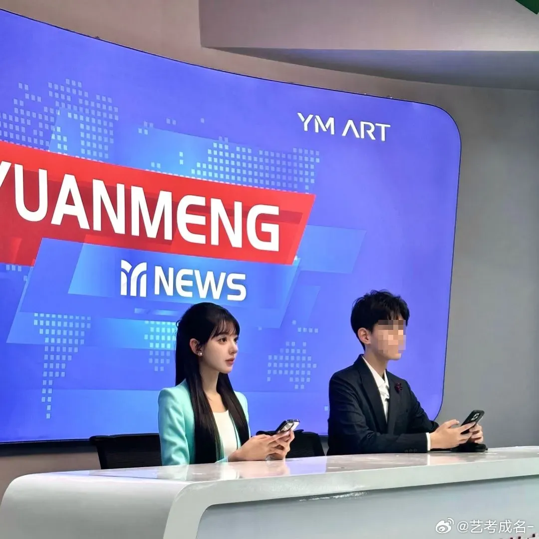 胡姓正妹(左)立志當上新聞主播。(資料照/翻攝自微博)