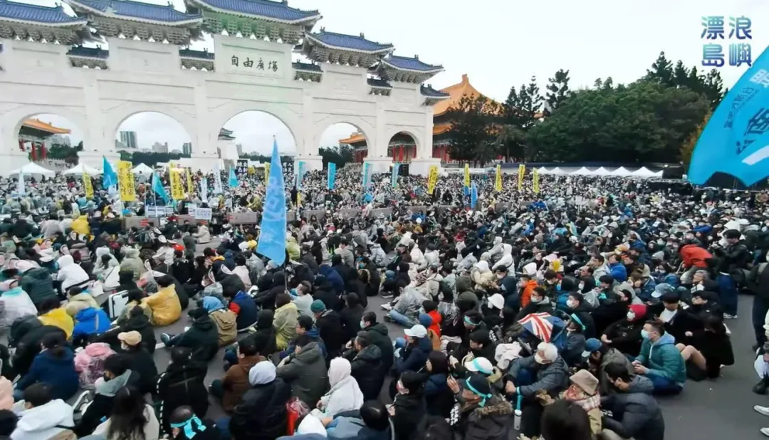 作家「漂浪島嶼」PO出影片，表示參加「釘孤枝」的有很多是年輕人。（圖／翻攝自漂浪島嶼臉書專頁）