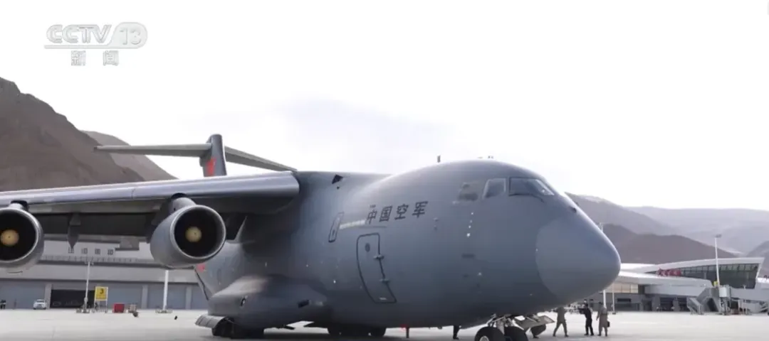 運-20在7日下午飛抵日喀則定日機場。(圖/翻攝《央視》)