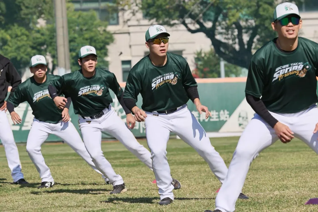 台鋼雄鷹力拚季後賽。(圖/台鋼雄鷹提供)