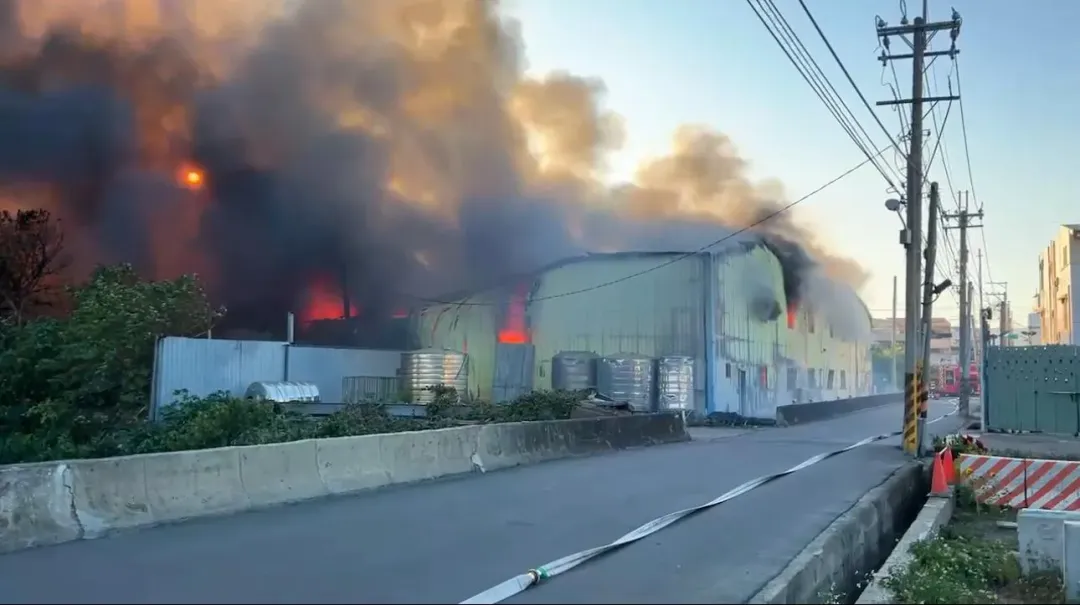 台中大雅區下午發生工廠火警。（圖／翻攝畫面）