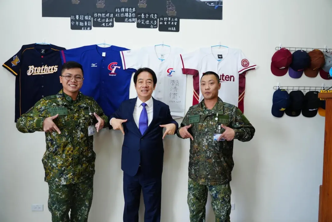 國軍人力短缺已是長年問題，選擇賠錢提前退伍的軍士過去4年增幅已達4倍之多。（示意圖/取自國防部發言人臉書）