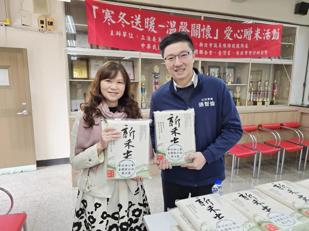 張智倫捐贈白米。（圖／張智倫辦公室提供）