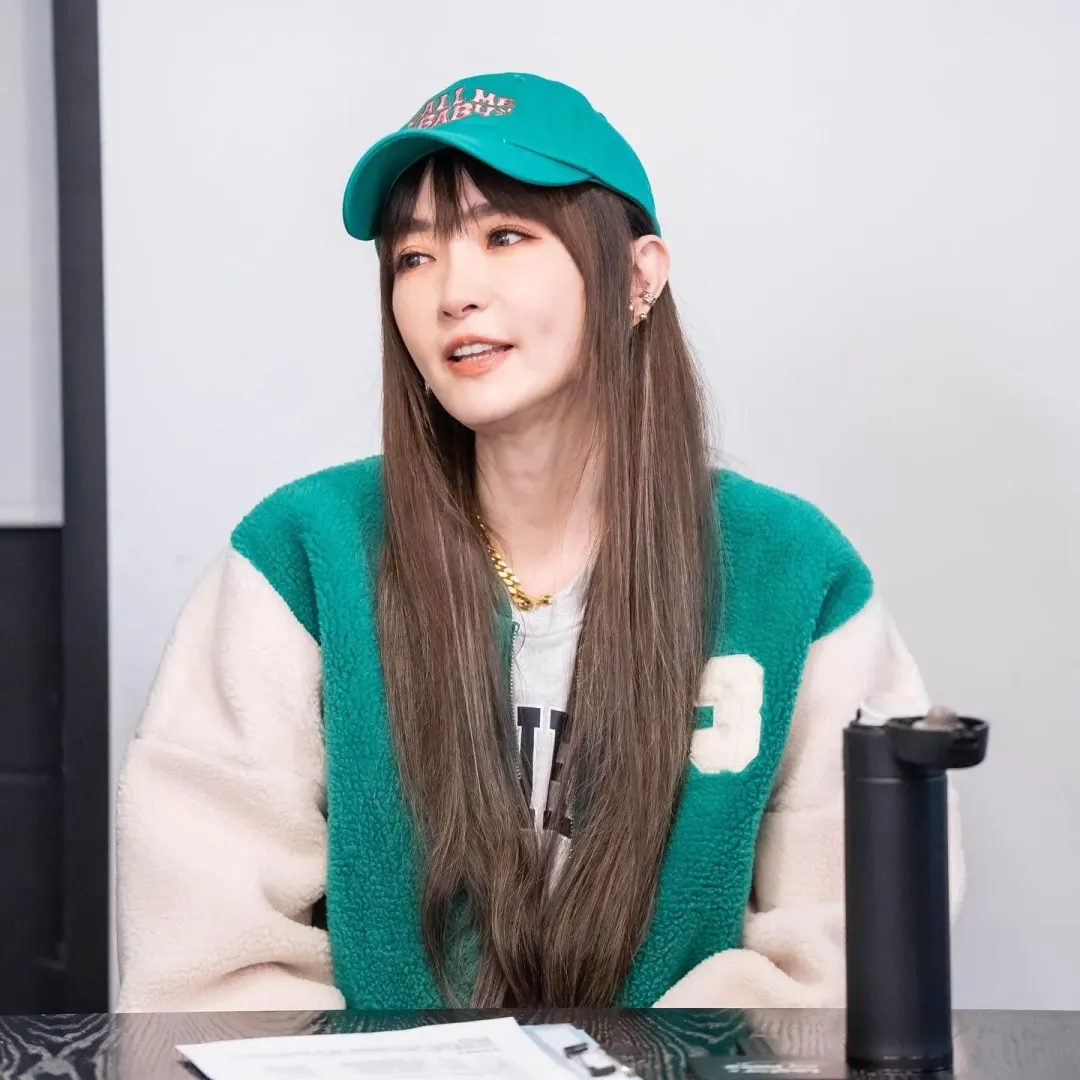利菁受訪意外脫口稱知道謝金燕孩子的生父,導致謝金燕當年生子的陳年往事再次成為話題。(圖/翻攝自謝金燕臉書)