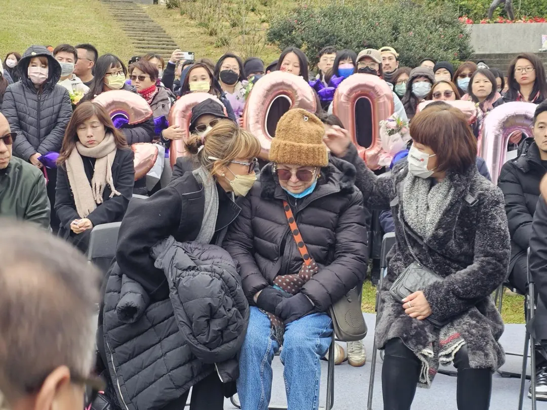李玟的媽媽、大姊及二姊出席紀念雕塑揭幕儀式。（圖/記者黃玉婷 攝）
