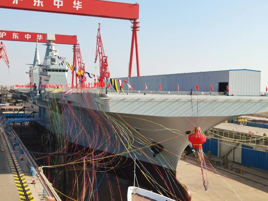 去年12月在上海舉行的四川艦下水命名儀式。（圖／新華社）