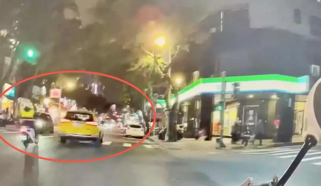 計程車拒檢逃逸警方尾隨攔停。(圖/翻攝畫面)