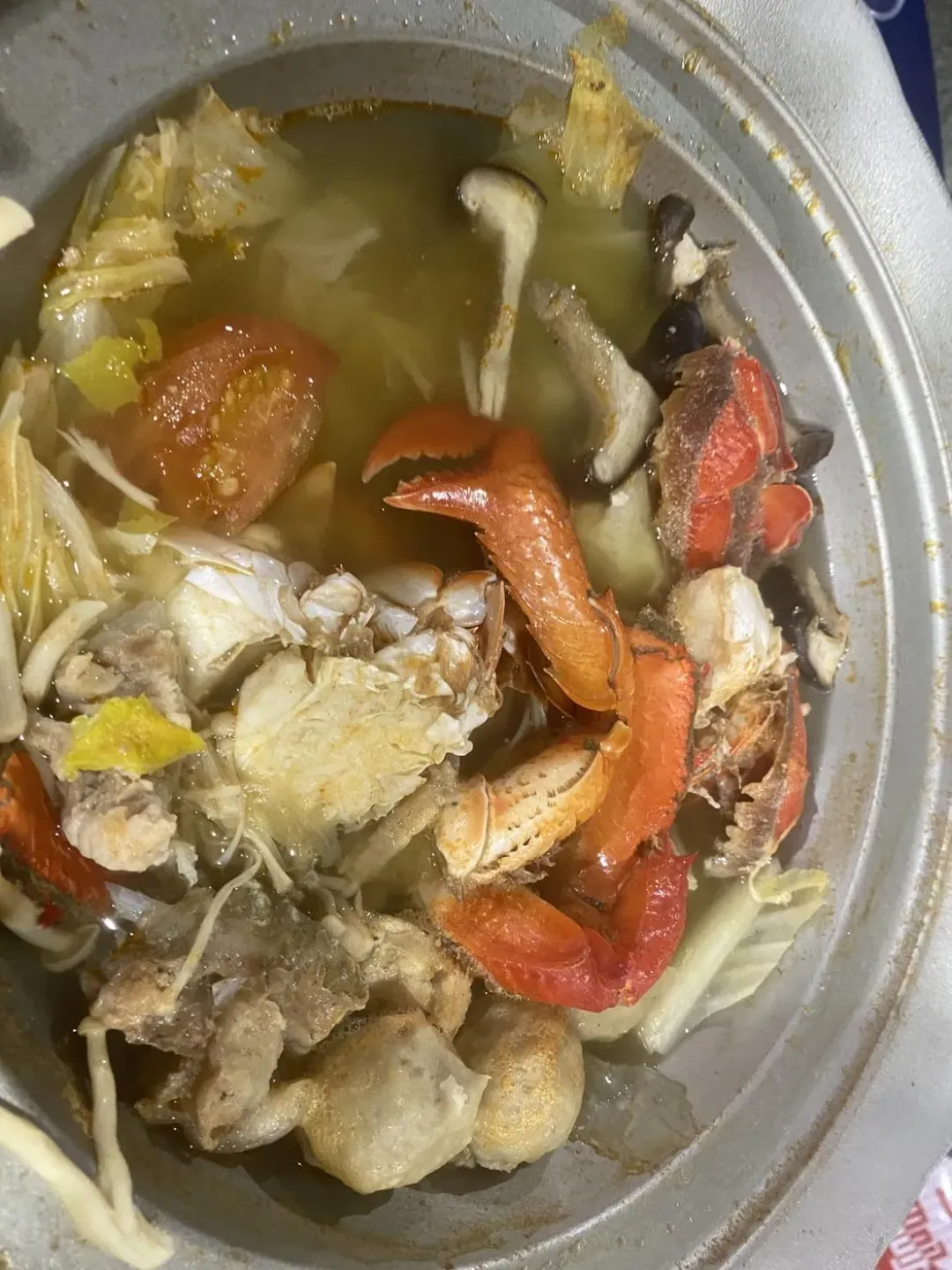 國立屏東科技大學16日晚間舉辦尾牙餐會，疑似爆出食物中毒。（圖／翻攝畫面，下同）