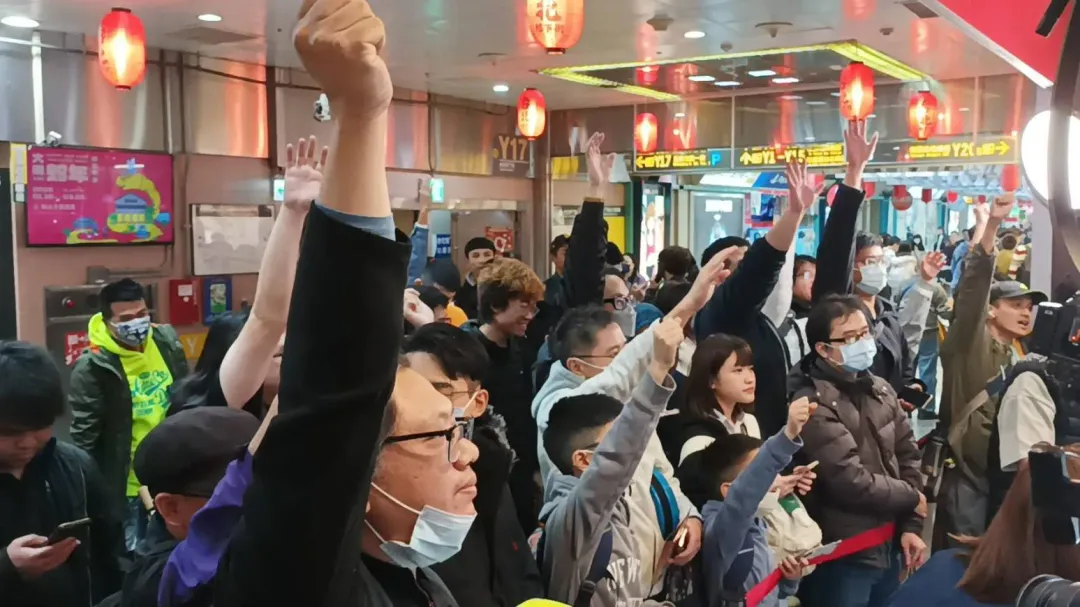 世雅育樂（SEGA TAIWAN LTD.）今（18）日也在台北地下街，正式宣布推出全新卡片遊戲機。（圖／中天新聞）