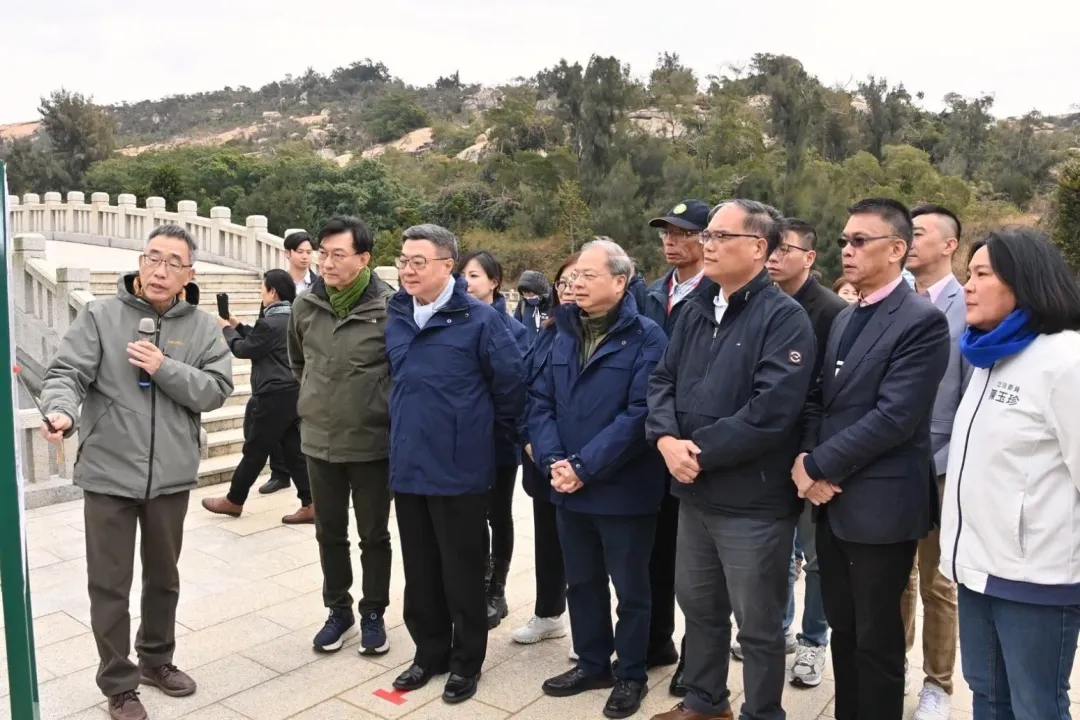 國民黨立委陳玉珍也陪同視察。（圖／行政院提供）