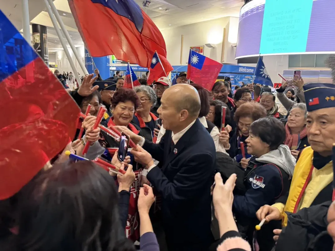 韓國瑜受到在場僑胞歡迎。（圖/中天新聞）