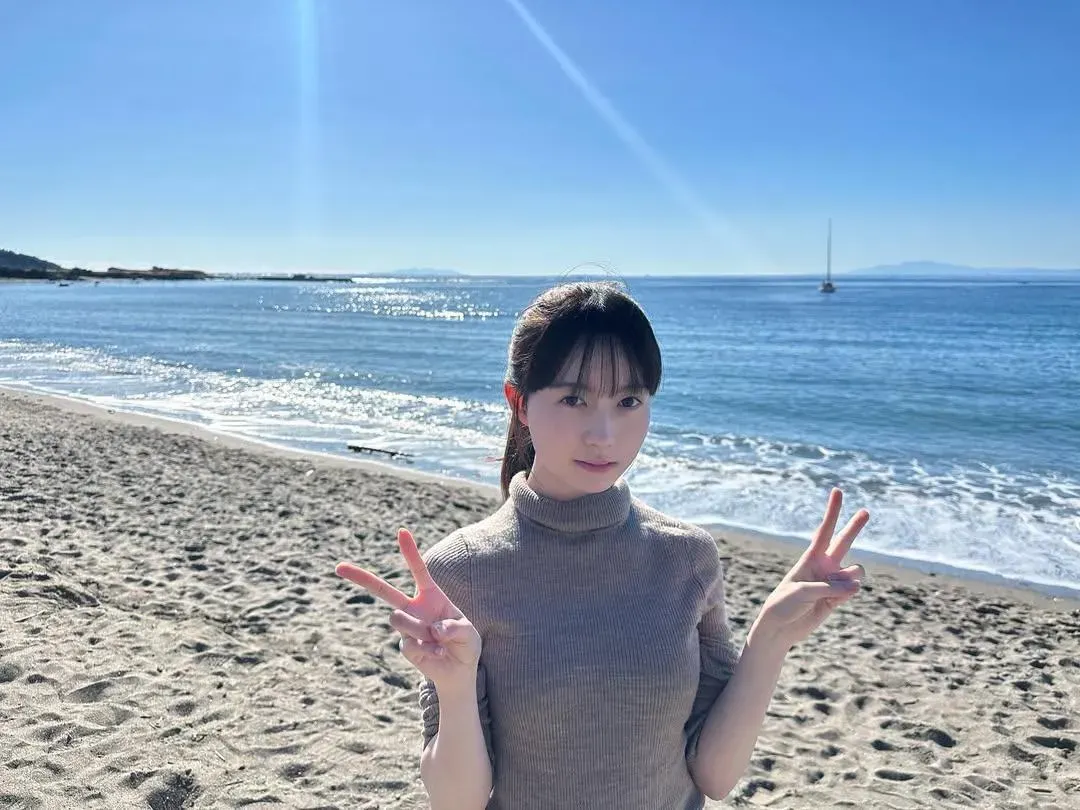 菊池日菜趁休假去海邊。（圖／翻攝自IG）