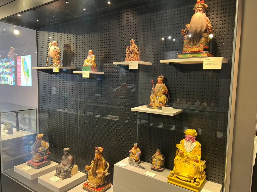 桃園土地公文化館有各式各樣的土地公神像。（圖／中天倪鴻祥攝）