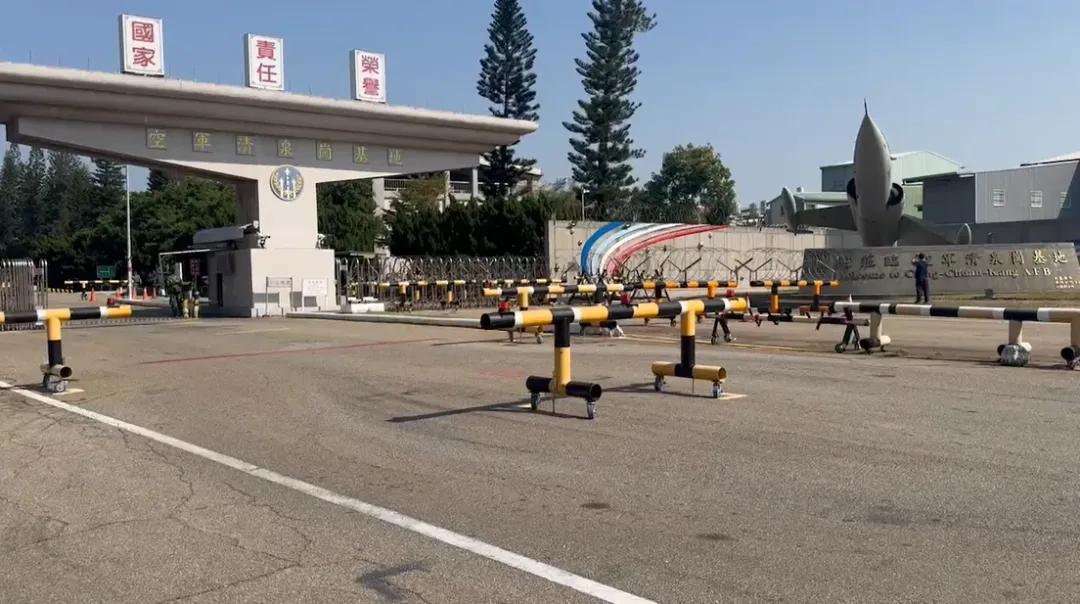 清泉崗空軍基地一名女士官長遭戰機吸入身亡。(圖/中天新聞)