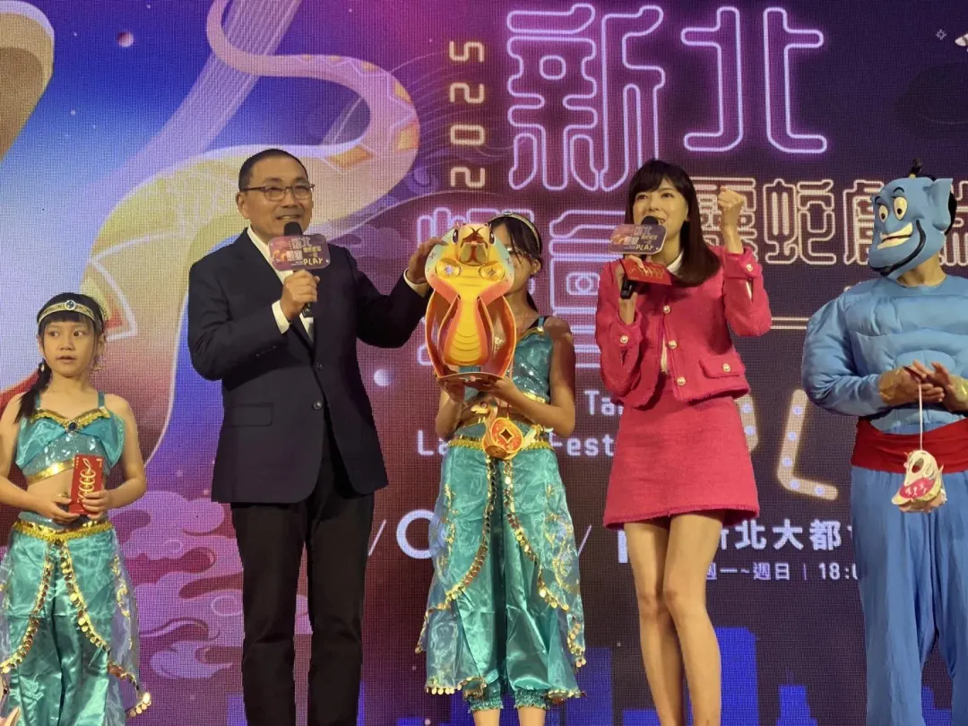 特別版「蛇奇寶貝」則以招財貓為理念,要讓民眾招來好運,蛇麼都有。(圖/新北市政府提供)