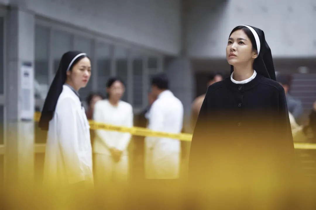 宋慧喬睽違10年鉅獻《黑祭司2:闇黑修女》1/24將在韓國、台灣同步上映。(圖/車庫娛樂 提供)