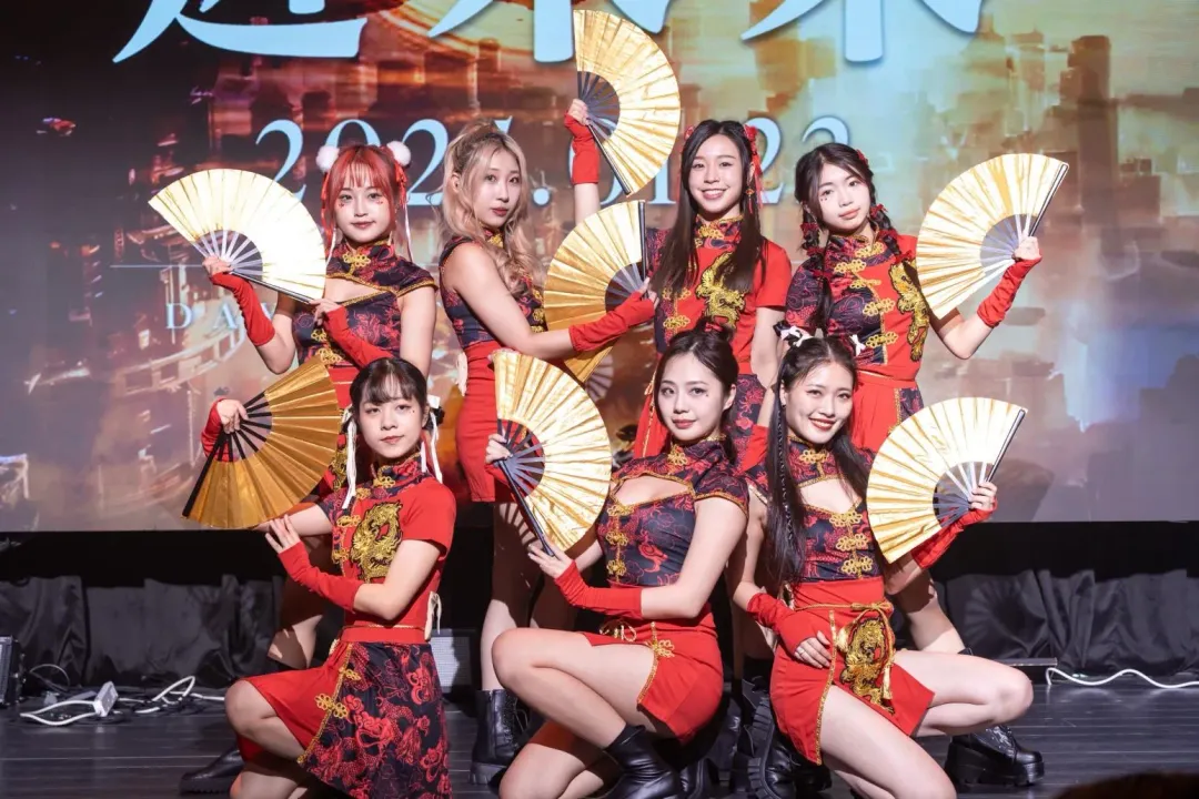 勵齊女孩登場。（圖／FIF打歌舞台提供）