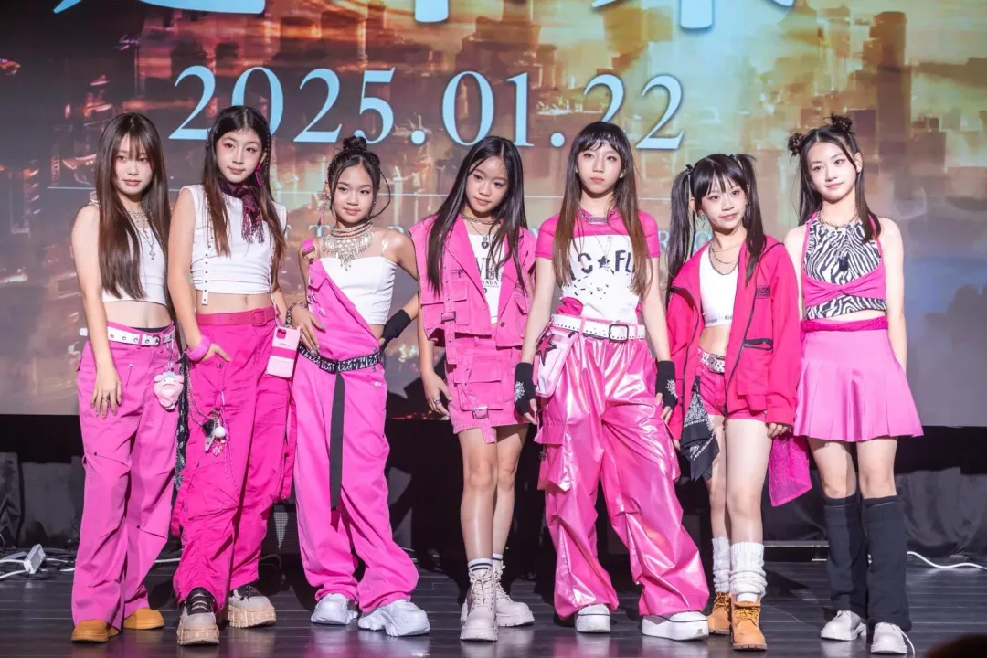 平均年零僅12歲的 Twelve Monster女團FIF打歌舞台開場演出。（圖／FIF打歌舞台提供）