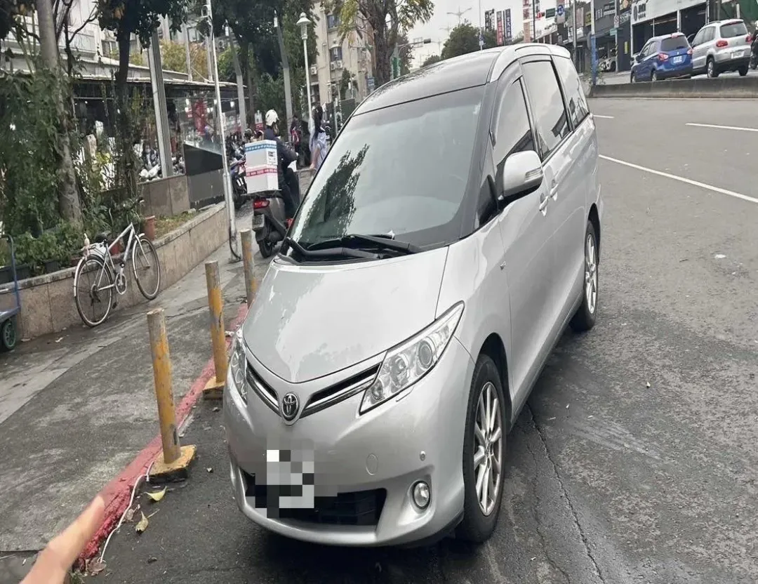 徐乃麟駕駛的車輛違停。(圖/翻攝畫面)