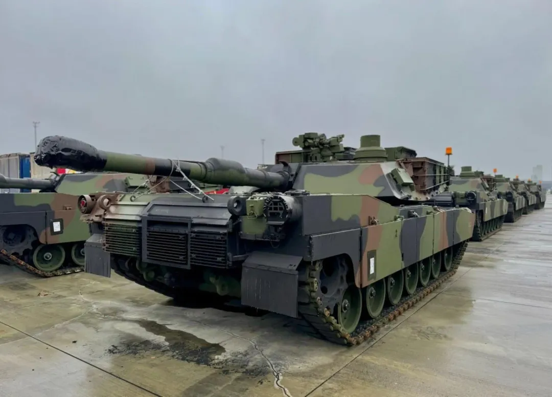 波蘭陸軍M1A2 SEPv3戰車仍未安裝機槍。(圖/波蘭國防部長X)