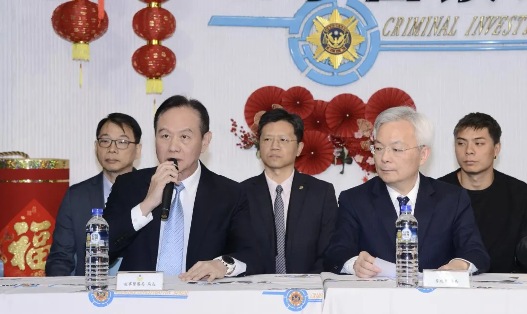 刑事局長周幼偉（左）。（圖／翻攝畫面）