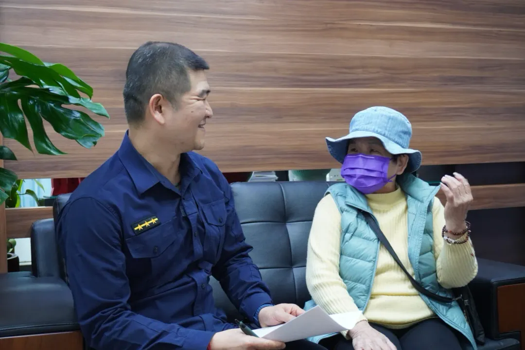 78歲的藍男大姐。（圖／警方提供）