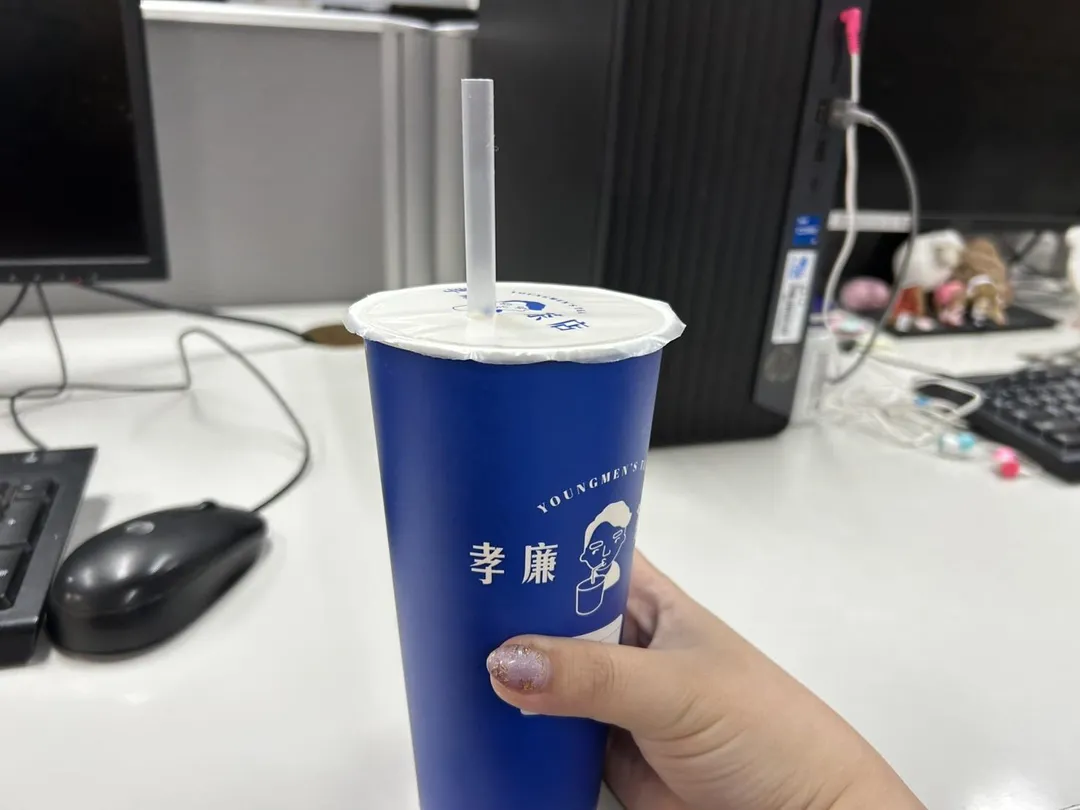 原PO認為，飲料店的優點是環境相對單純，加上員工間沒有競爭關係。（示意圖／中天新聞）
