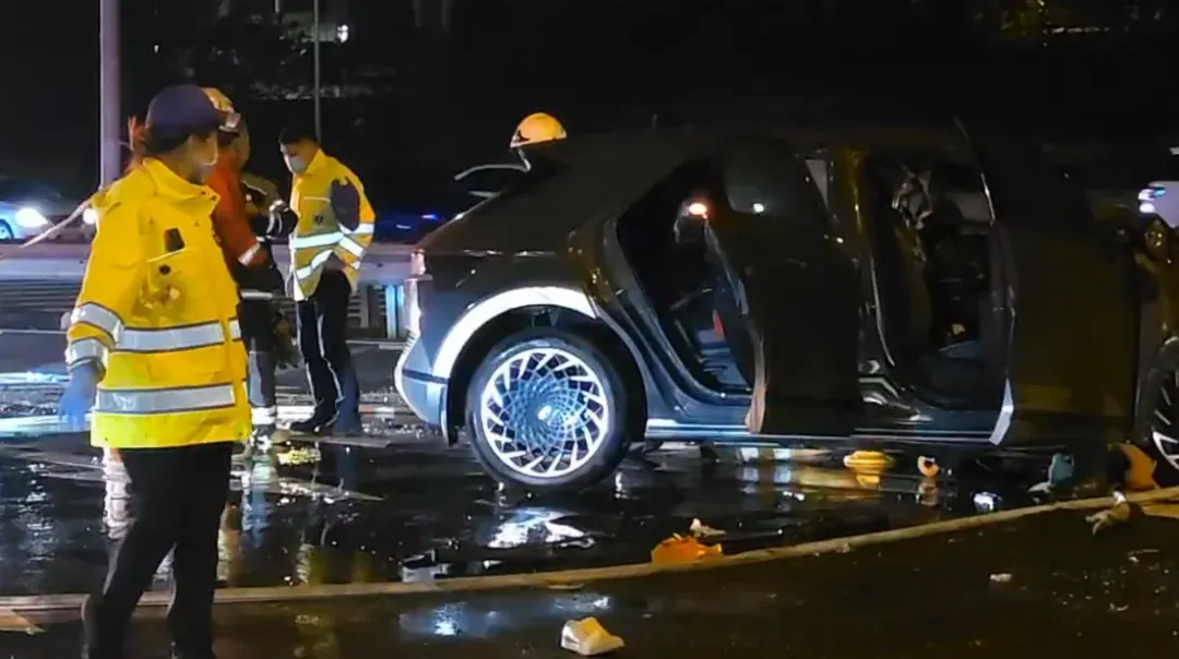 火燒車事故現場。（圖／翻攝畫面）