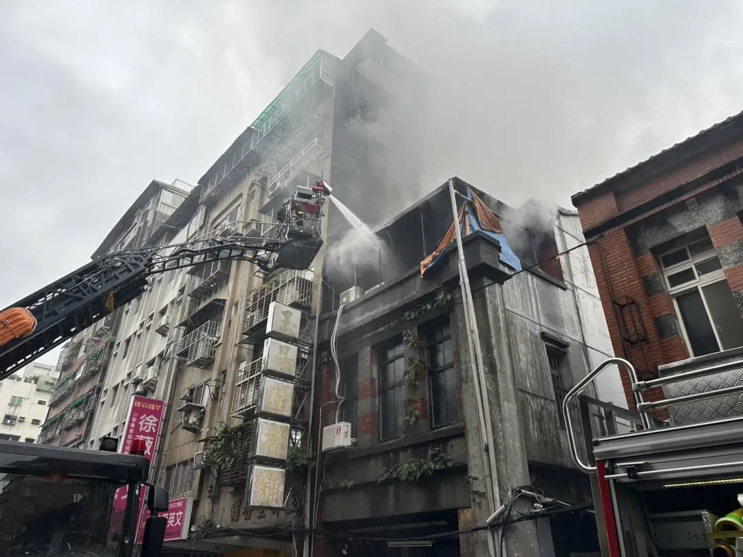 北市大同區涼州街發生火災。（圖/消防局提供）