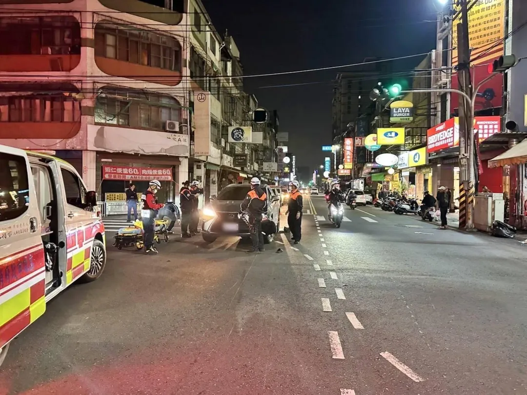 高雄市鳳山驚傳一起嚴重車禍。（圖／翻攝畫面）