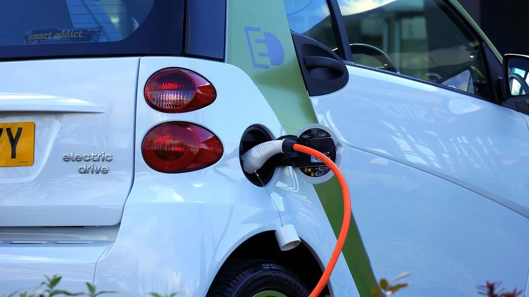 老舊油車汰舊換電動車媒合機制上路以來，已逾12萬輛車完成汰換。（示意圖／取自pixabay）