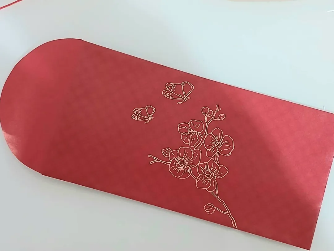 一名媽媽因小姑連續兩年都給她的兩名孩子各包2100元紅包,對這個特殊金額感到困惑而在社群發文求助。(示意圖/中天新聞)