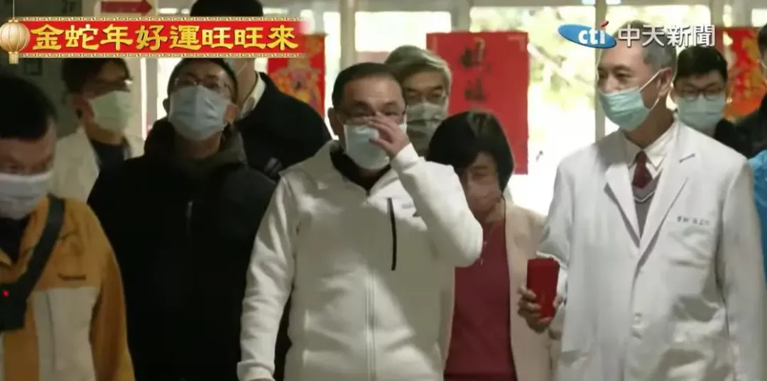 新北市長侯友宜忌慰勞新北市聯醫三重院區醫護人員。(圖/中天新聞)