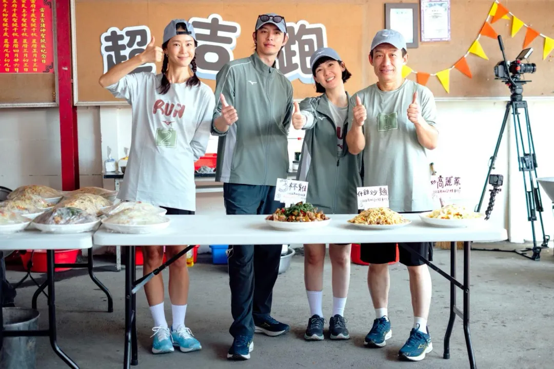 （左起） 鍾瑶、曹佑寧、孫可芳、郭子乾組成「何百芮的計程車行隊」。（圖／公視提供）