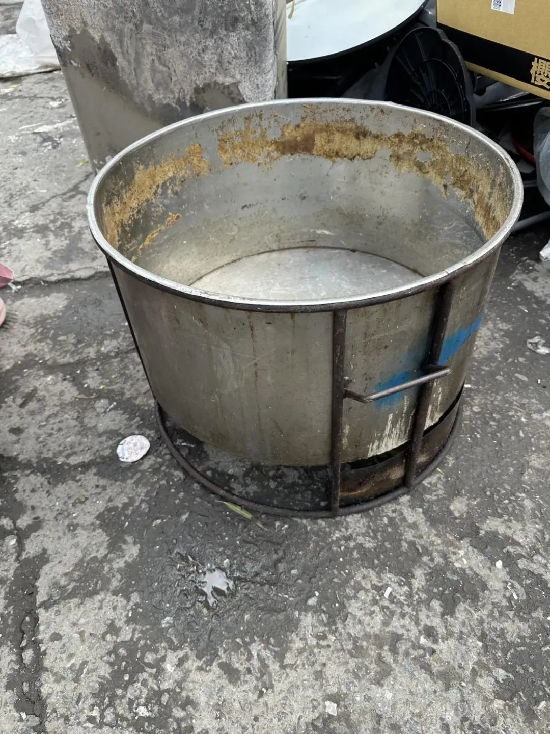 北市大安區一間知名私廚小年夜蒸籠被竊急跳腳，警1小時火速尋回逮人。（圖／翻攝畫面）