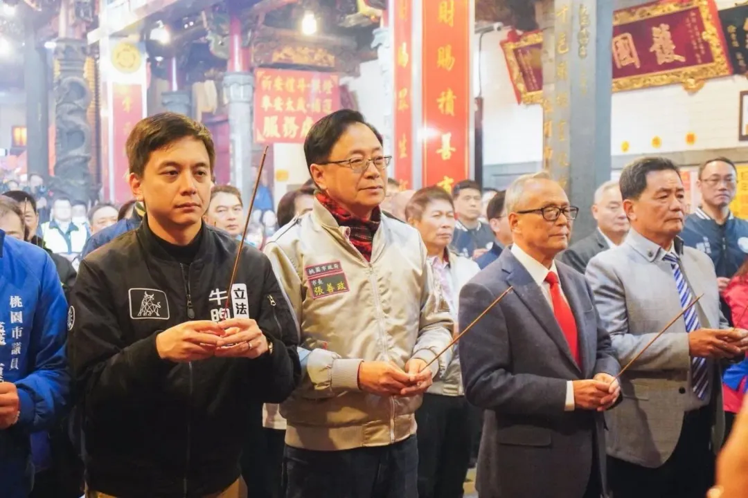 桃園市長張善政參香祈福。（圖／桃園市政府）