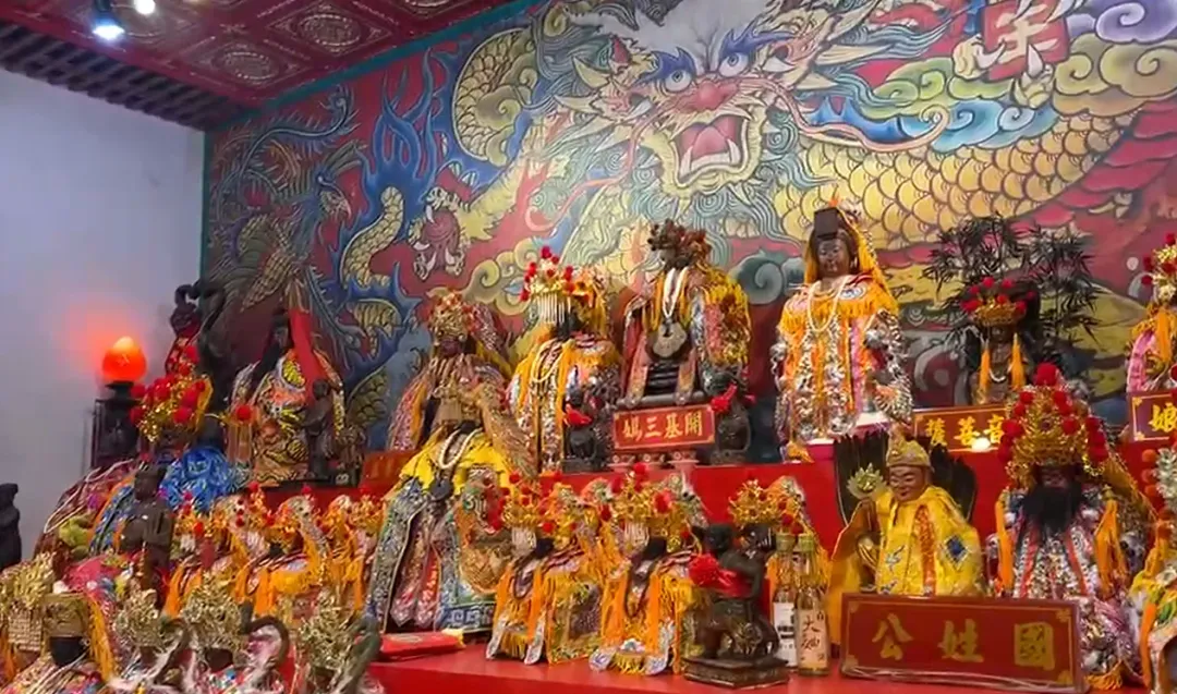 彰化市南瑤宮大年初一依循古法抽出代表全年運勢的4支籤詩。（圖取自彰化市南瑤宮臉書）