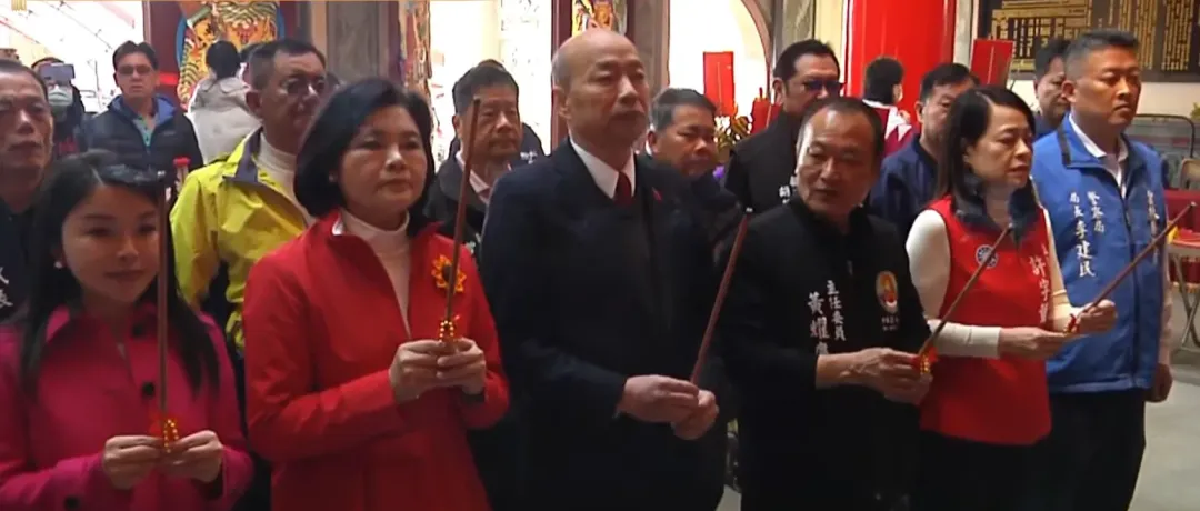 立法院長韓國瑜（中）初二回娘家西螺走春。（圖／中天新聞）