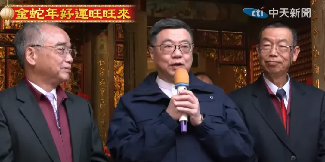 卓榮泰到桃園的廟宇參拜。(圖/中天新聞)