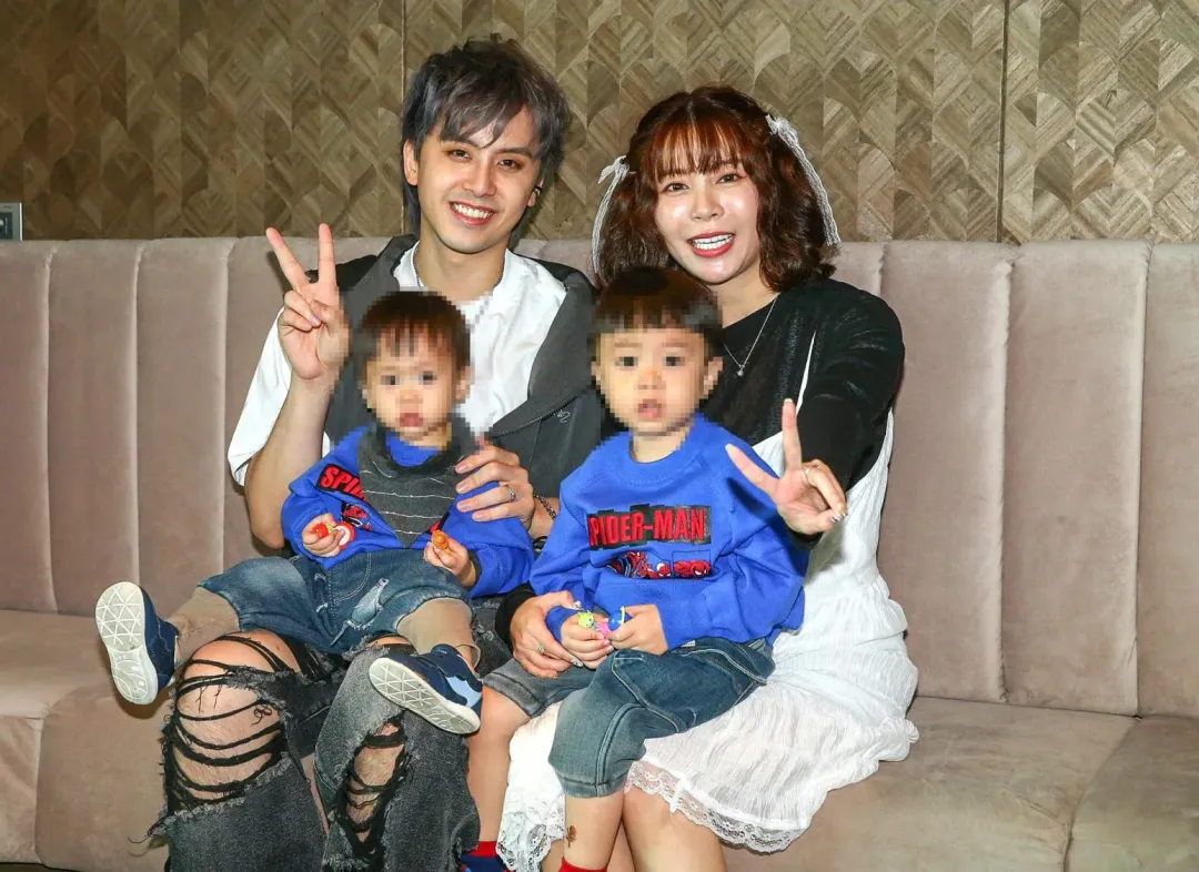 田亞霍與老婆品妡、兩個兒子噗噗、恰恰。(圖/猫少娛樂工作室 提供)