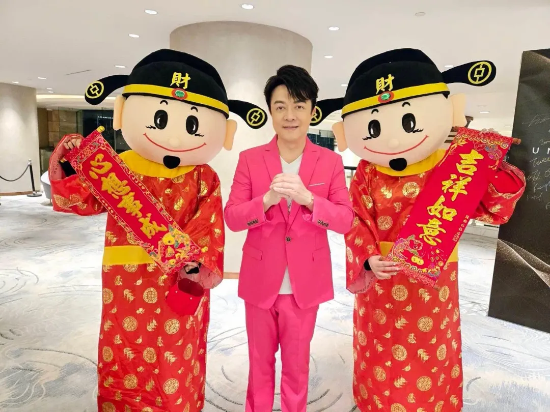 翁立友向粉絲拜年。(圖/豪記唱片&nbsp;提供)