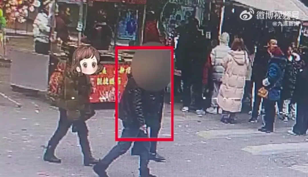 李姓通緝犯到女友家過年，逛街時被巡邏員警發現。（圖／翻攝九派新聞）