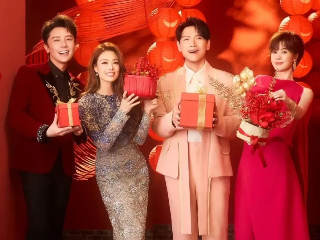 羅嘉豪與容祖兒、楊宗緯及郁可唯在除夕春晚合唱新曲〈如意〉。（圖／超級娛樂提供）
