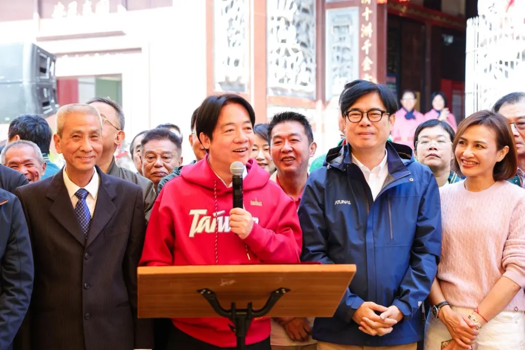 賴清德訪高雄時，高雄市長陳其邁全程都陪同在賴清德身旁。（圖取自陳其邁臉書）